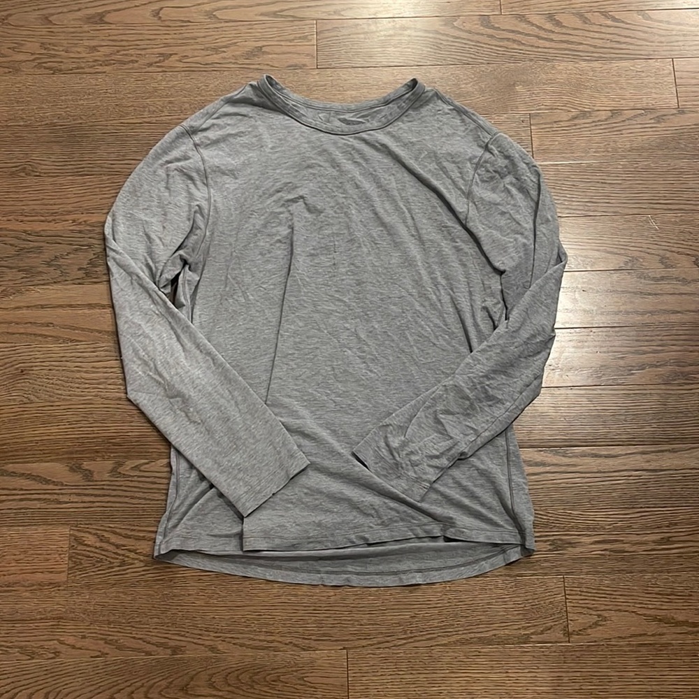 Men’s Lululemon long sleeve shirt